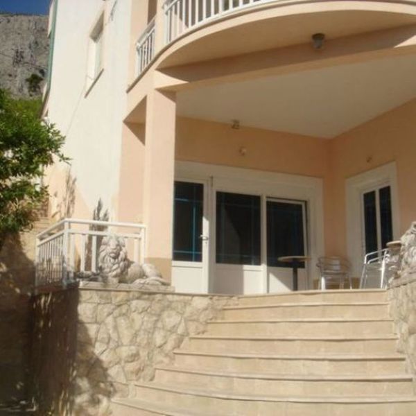 Villa Katarina โอมิช ภายนอก รูปภาพ